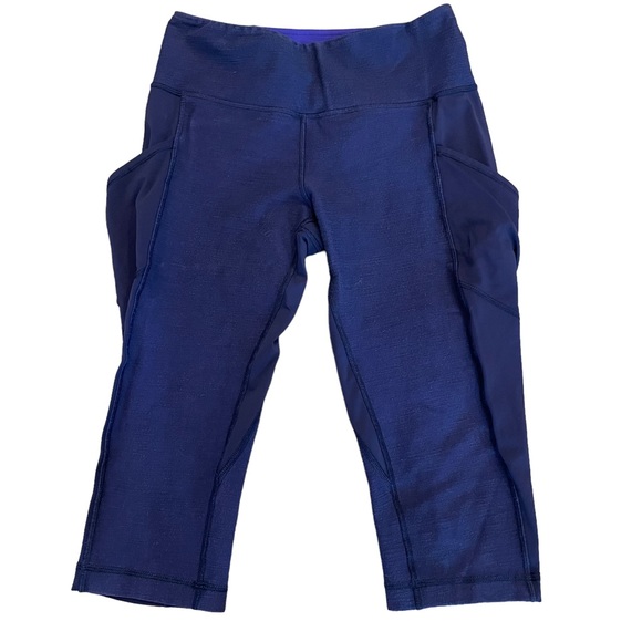 lululemon athletica Pants - Lululemon Discover Crop Denim Capri Leggings.  Size 6